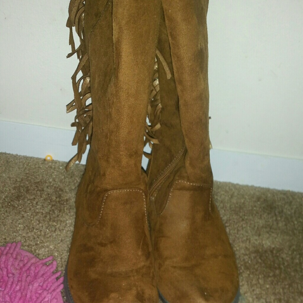 Girls boots.